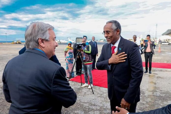 Xoghayaha guud ee Qaramada Midoobay Antonio Guterres oo lagu soo dhoweeyay garoonka Muqdisho.