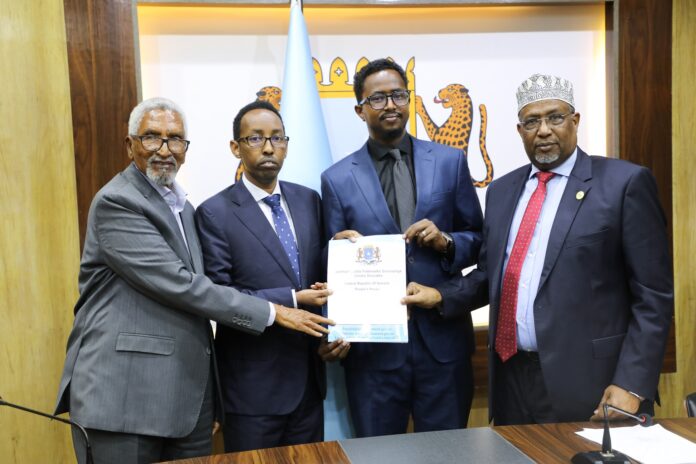 Guddiga Labada Aqal ee Baarlamaanka Federaalka oo lagu wareejiyay heshiiskii Golaha Wadatashiga Qaran ee 27 May.