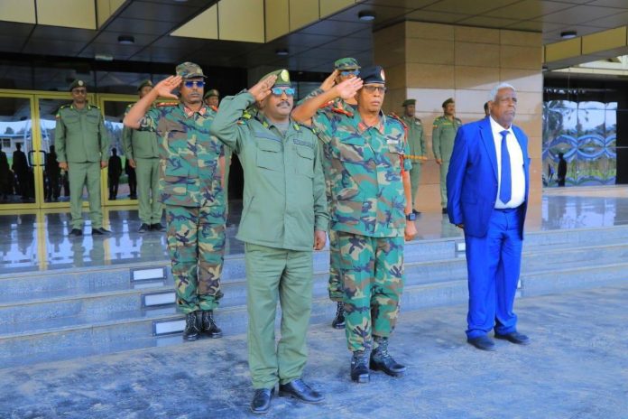 Somaliland's Major General Nuh Ismail Thani led a delegation that was warmly received by senior army officers upon their arrival at the Ministry of Defense headquarters in Addis Ababa.