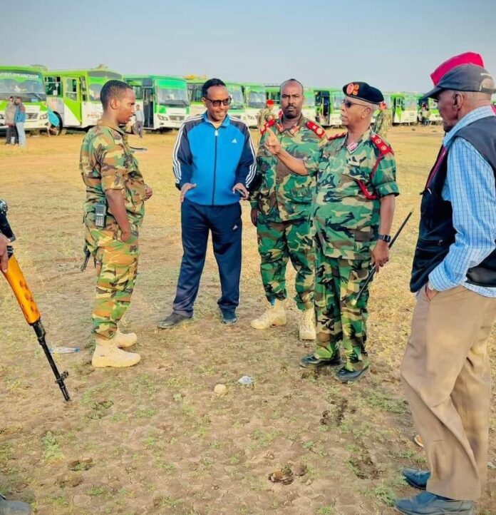 Gen Nuh Tani bid farewell to Somaliland commandos going for training at Wajale town.