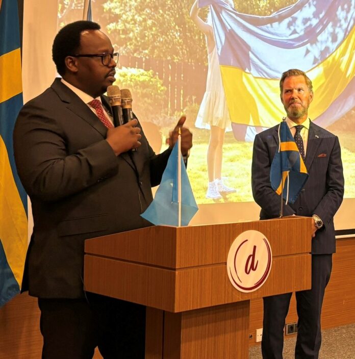 Sweden ambassador to Somalia Joachim Waern and Somalia Deputy PM Salah Jama in Mogadishu Decale Hotel