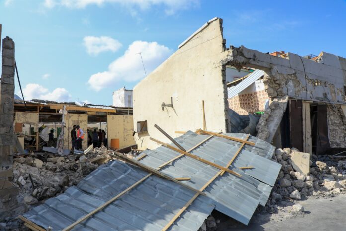 The death toll from a suicide car bomb attack on Sunday night at the Top Coffee restaurant, located in the heavily guarded Daljirka area near the presidential palace, Villa Somalia, has risen.