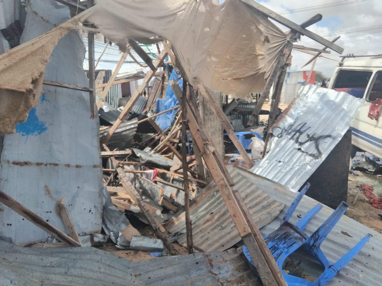 The number of fatalities from today’s double IED bombings at a teashop in Dayniile District, Mogadishu, has risen to 18, with more than 10 others injured, according to eyewitnesses.