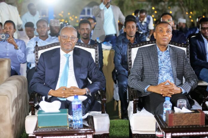 During his visit to Baidoa, Barre met with local authorities, including members of President Abdiasis Laftagareen of Southwest State.