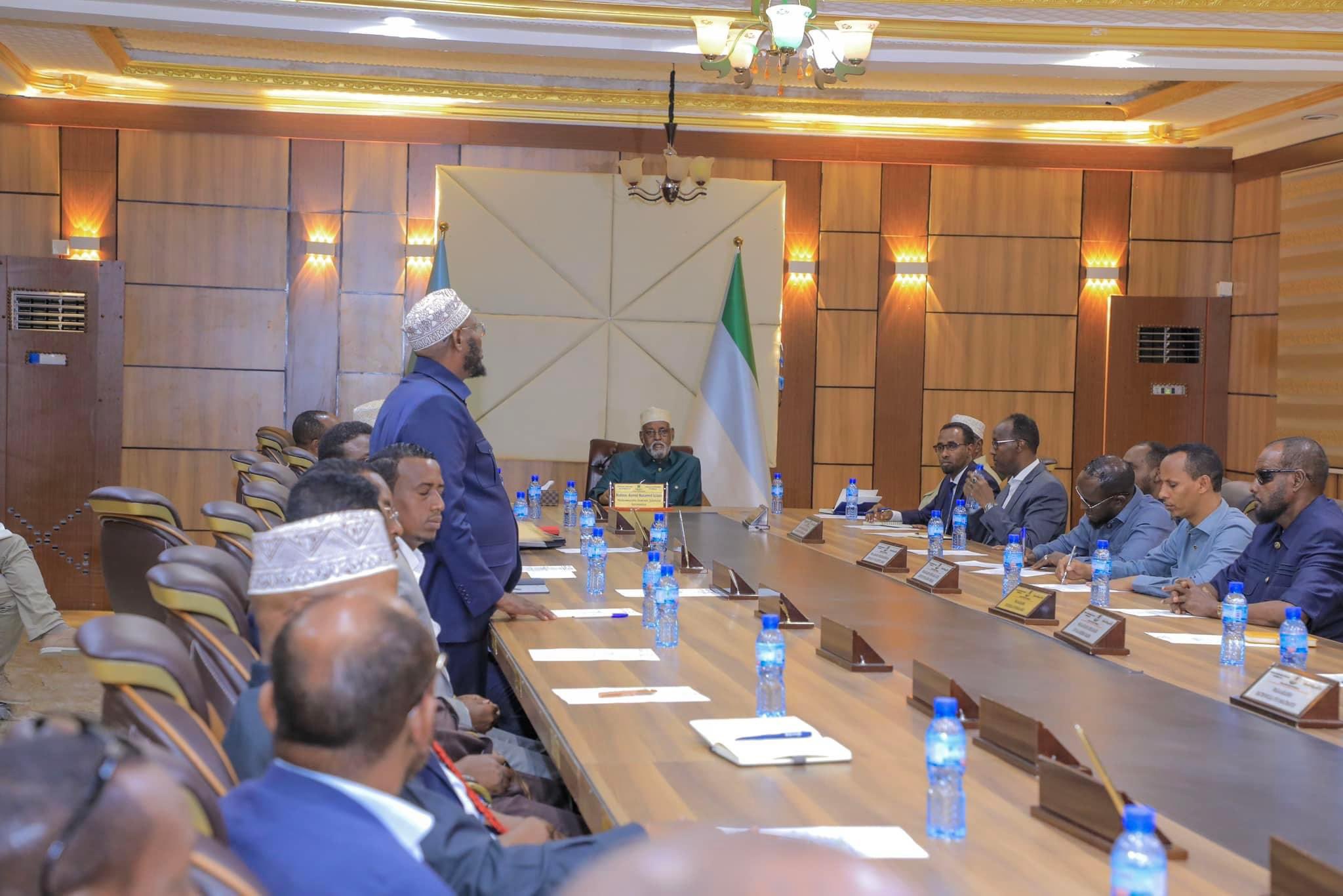 Jubbaland President Ahmed Madobe chairs cabinet meeting after withdrawing from NCC meeting in Mogadishu early this week. 