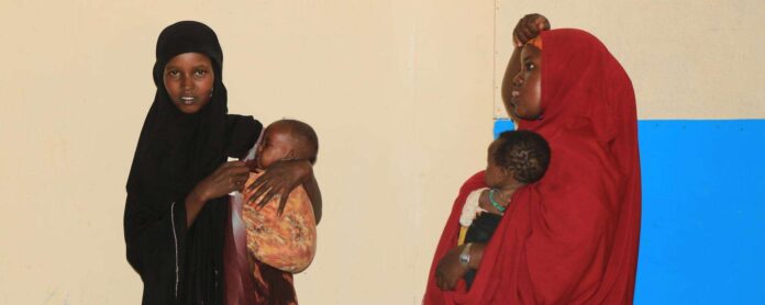 Two mothers waiting for a medical consultation at an MSF-supported outreach medical center in Baidoa, Somalia. | Somalia 2024 © Bishar Mayow/MSF