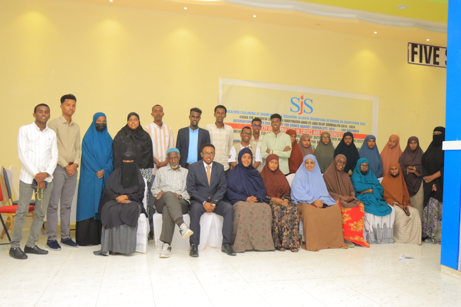 Organized by the Somali Journalists Syndicate (SJS), the event centered on a film screening dedicated to honoring the memory of journalists who lost their lives in the line of duty.