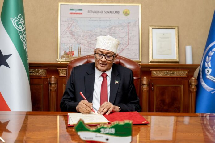 Madaxweynaha Somaliland, Cabdiraxmaan Cirro oo maanta saxiixay wareegtada magacaabista golaha xukuumaddiisa cusub.