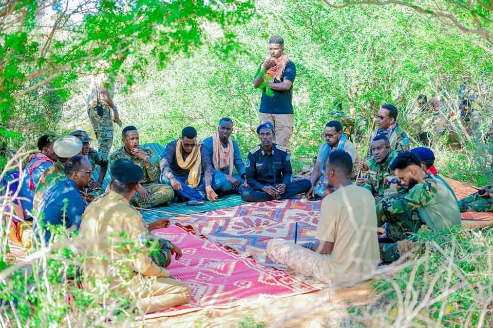 Abdullahi Haji Qurow, commander of the 27th division of Somali government forces, and Hiiraan Governor Muse Salad visited the conflict zone to mediate, but their peace initiatives were rejected outright by the militias.