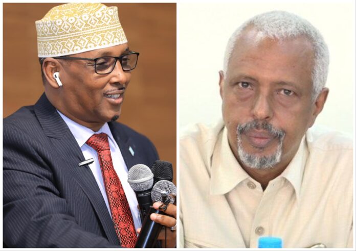 Xildhibaan Daahir Jeesow (bidix) iyo Madaxweyne Hore Hirshabeelle Cali Cosoble (midig).