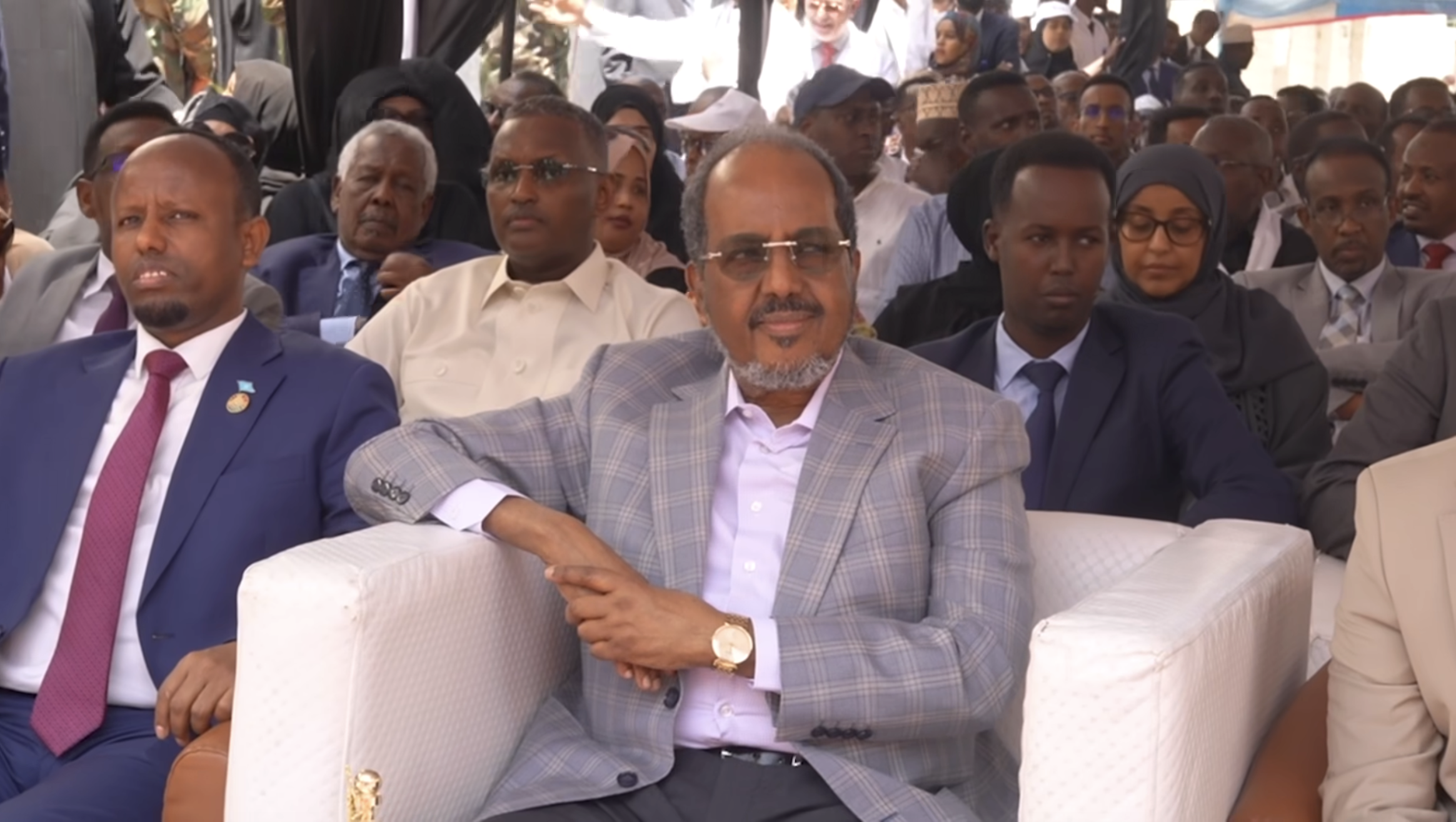 Waxaa xafladda joogay Madaxweyne Xasan Sheekh, Wasiirka Caafimaadka Cali Xaaji iyo Taliyihii hore ee nabadsugidda iyo sirdoonka Mahad Maxamed Salaad.