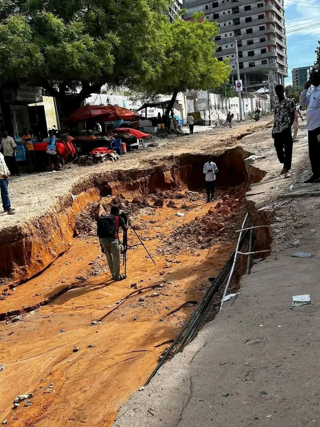 Illaa 6 waddo ayaa burburay, sida uu sheegay afhayeenka Maamulka Gobolka Banaadir. Illaa 6 waddo ayaa burburay, sida uu sheegay afhayeenka Maamulka Gobolka Banaadir.