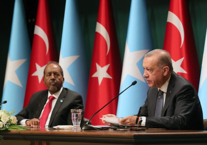 Turkiga oo ka hadlay diyaaradaha dhawaan ay ku wareejiyeen Dowladda Federaalka