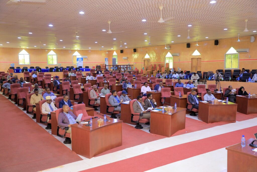 Mudanayaasha Baarlamaanka Puntland oo ka doodaya dib u eegista xisaab xirka miisaaniyadda 2024.