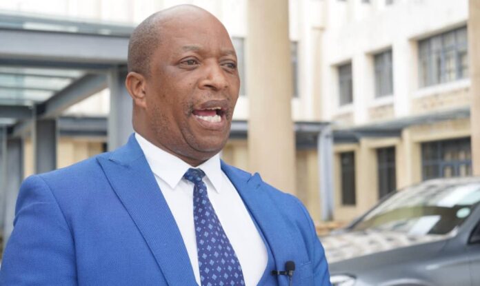 Dr Tshepo Lipholo ayaa sidoo kale lagu soo oogay dacwad ah in uu 