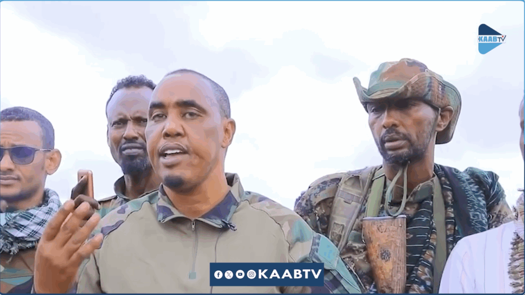 Cabdirashiid Janan oo hogaaminaya ciidamada dhanka dowladda federaalka ee dagaalka ku jira ayaa hanjabaad u jeediyay dowladda Kenya.