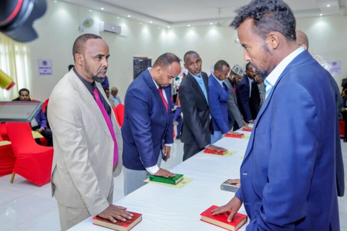 Xildhibaaada maamulka cusub ee Waqooyi Bari Soomaaliya oo la dhaariyay.