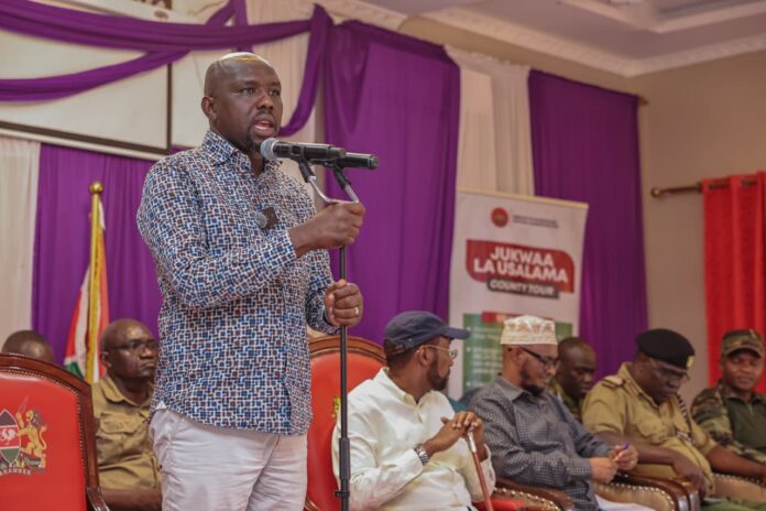 Go’aankan ayaa lagu shaaciyey Kenya Gazette Supplement No. 157 oo la daabacay 19-kii Sebtembar 2025, waxaana ku saxiixan Wasiirka Arrimaha Gudaha iyo Maamulka Qaranka ee Kenya, Kipchumba Murkomen, iyadoo la adeegsanayo awoodaha uu siinayo Xeerka Ka Hortagga Argagixisada.