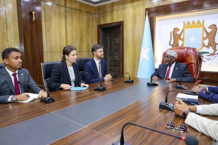 Goddoomiyaha Golaha Shacabka oo Doorasho qof iyo cod ah kala hadlay Safiirka UK