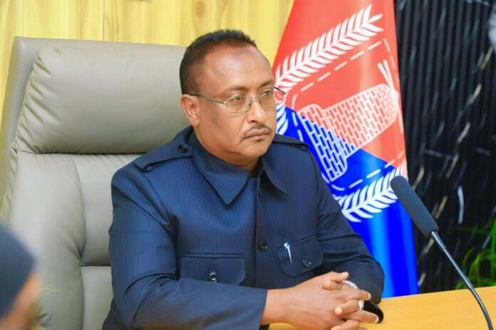 Duqa Muqdisho oo xilka ka qaaday Guddoomiyahii degmada Kaaraan