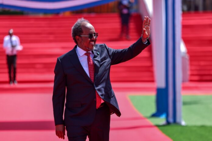 Madaxweyne Xasan Shiikh oo dalka dib ugu soo laabtay