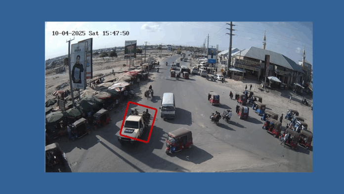 Weerarka waxaa loo adeegsaday baabuur leh calaamadda NISA.