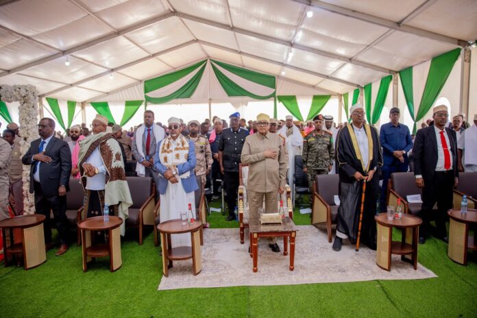 Madaxweyne Cirro iyo Labada hoggaamiye dhaqameed ee kala ah Suldaan Siciid Cabdisalaas oo ah suldaanka guud ee Warsangali iyo Ugaas Cabdirashiid Ugaas Rooble Ugaas Dhoodi oo ah ugaaska guud ee Gadabuursi.