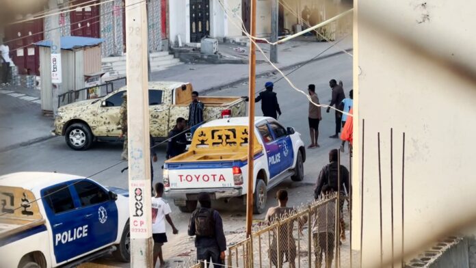 Ciidamada ammaanka oo hakiyay isu socodka waddooyinka muhiimka ah ee magaalada Muqdisho kadib weerarkii shalay