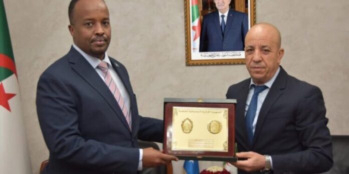 Soomaaliya iyo Aljeeriya oo ku heshiiyey in la xoojiyo iskaashiga booliiska iyo la dagaalanka dambiyada