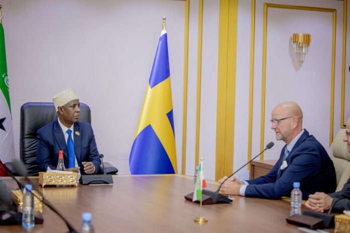 Xildhibaano Sweden oo booqasho ku jooga Somaliland.