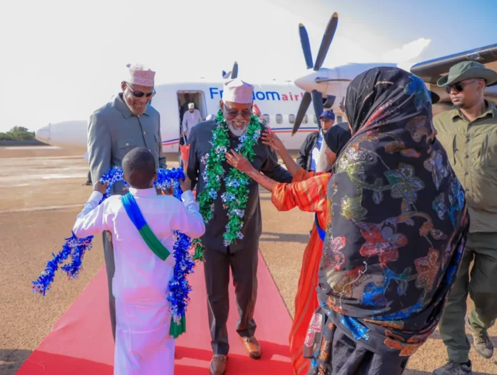 Axmed Madoobe oo dib ugu laabtay magaalada Kismaayo{Sawirro}