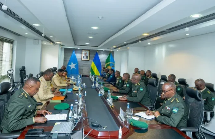 Taliyaha Ciidanka Xoogga Dalka Soomaaliya iyo wafdi uu hoggaaminayo oo gaaray magaalada Kigali ee dalka Rwanda