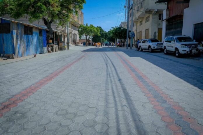 Shacabka Muqdisho oo ka cabanayo Lacago xad dhaaf oo xoog looga qaadayo