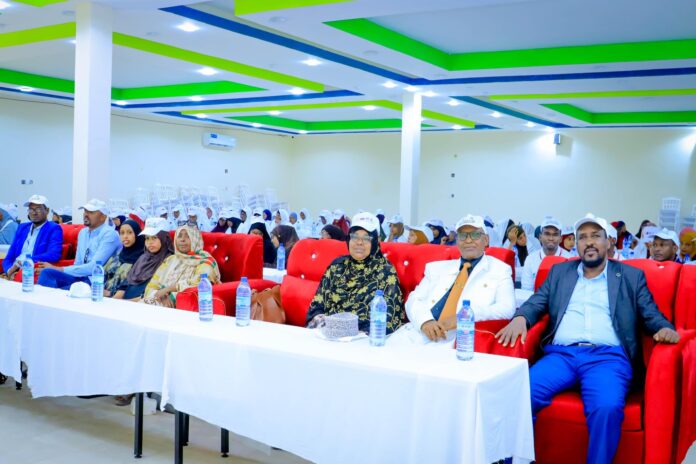 Munaasabad ay ka qeyb-galeen madaxda dowladda Jubaland oo lagu qabtay Magaalada kismaayo+Sawirro