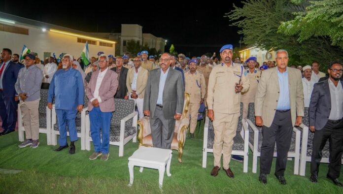 Madaxweynaha Puntland, Saciid Cabdullaahi Deni iyo qaar ka mid ah golihiisa wasiirada iyo saraakiil. | Sawirka Keydka.