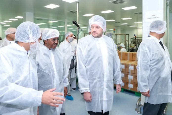 Madaxweyne Xasan Shiikh oo booqday warshado iyo masjidka ugu wayn Aljeeriya