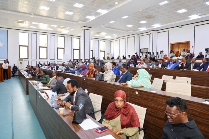 Golaha Shacabka oo loo gudbiyay wax ka baddel lagu sameeyay Sharciga Ciidanka Booliiska Soomaaliyeed