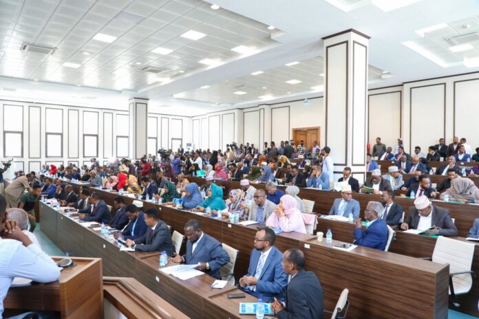 Baarlamaanka Soomaaliya oo maanta fadhi ka leh cutubyada 5aad ilaa 9aad ee Dastuurka Dalka