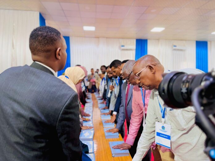 Dhaarinta Xildhibaanada cusub ee DKGS oo ka dhacday Baydhabo maanta.