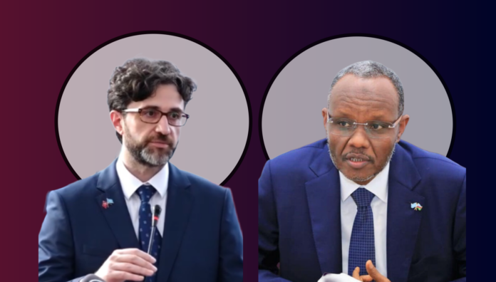 Danjire Alper Aktaşa ayaa la sheegay inuu Madaxweyne Cabdicasiis Xasan Maxamed (Laftagareen) ka codsaday inuu aqbalo wada-hadal lagu dhexdhexaadinayo isaga iyo Madaxweynaha Dowladda Federaalka Soomaaliya, Xasan Sheekh Maxamuud, si xal looga gaaro khilaafka sii xoogeysanaya.