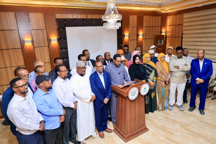 Xildhibaanada kasoo jeeda Jubaland oo mowqif adag ku diiday bedelidda dastuurka Soomaaliya