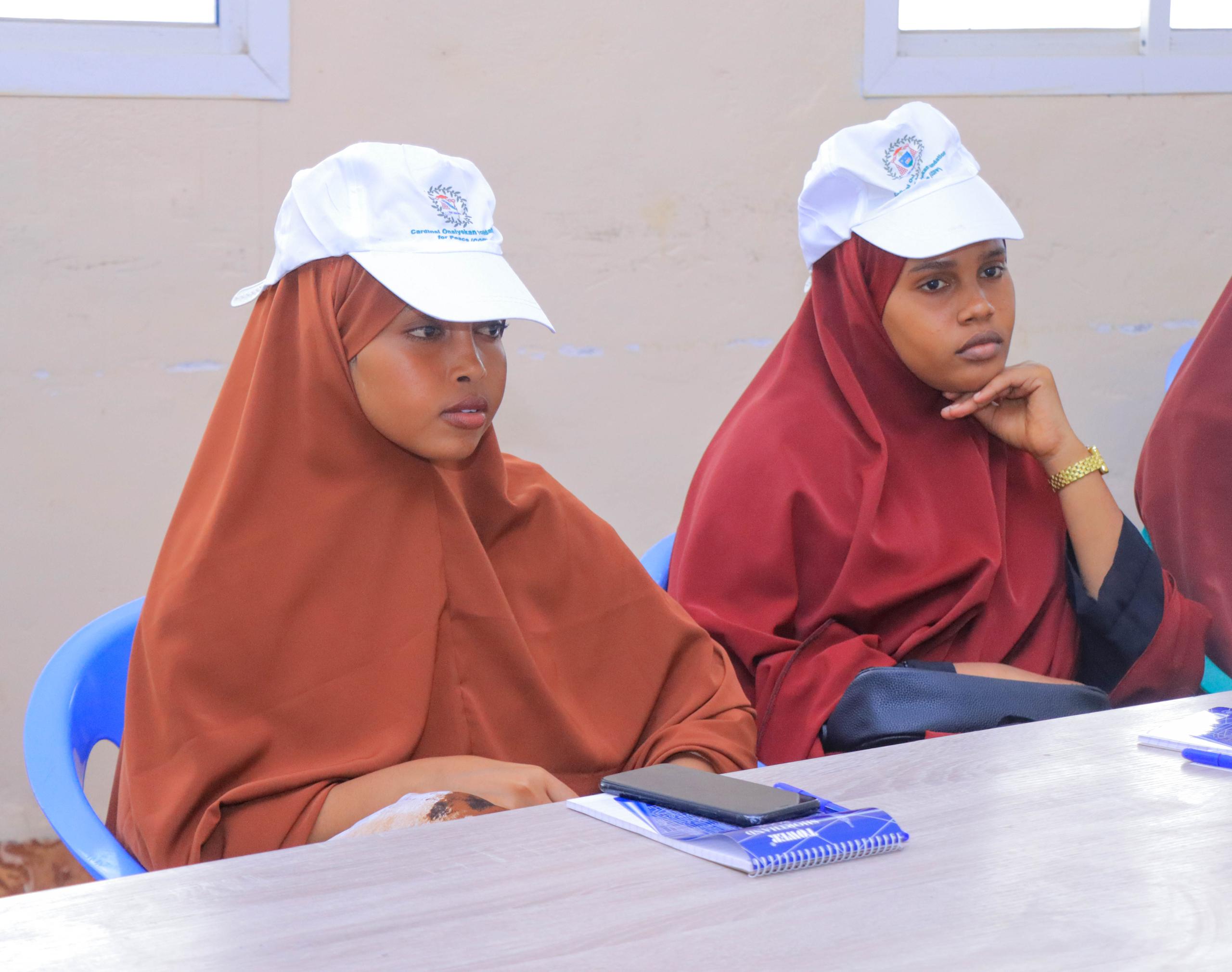 Dhallinyarada Jubaland oo loo tababaray danjirayaal si loo xoojiyo is-dhexgalka iyo wada noolaanshaha