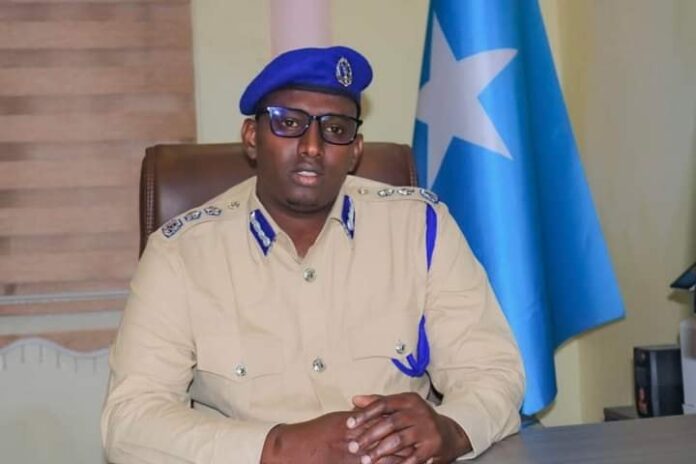 Booliiska oo ku hanjabay in uu xirayo Ragga hubaysan ee dibadbaxayaasha la socda