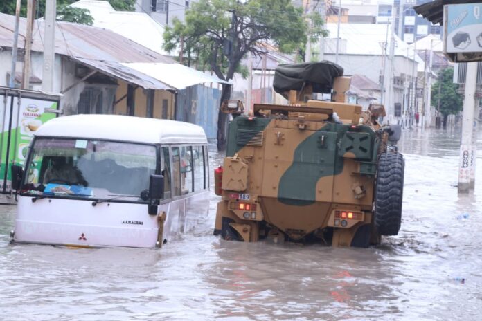 Muqdisho oo la kulantay fatahaad daran toddobaadkan ka dib roob oo da’ay+Sawirro