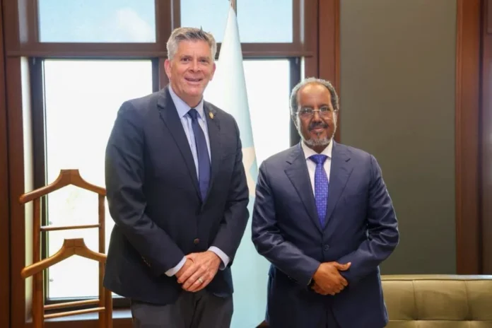 Waa kuma xildhibaan Darin LaHood ooXasan Sheekh Muqdisho ku soo dhaweeyay?