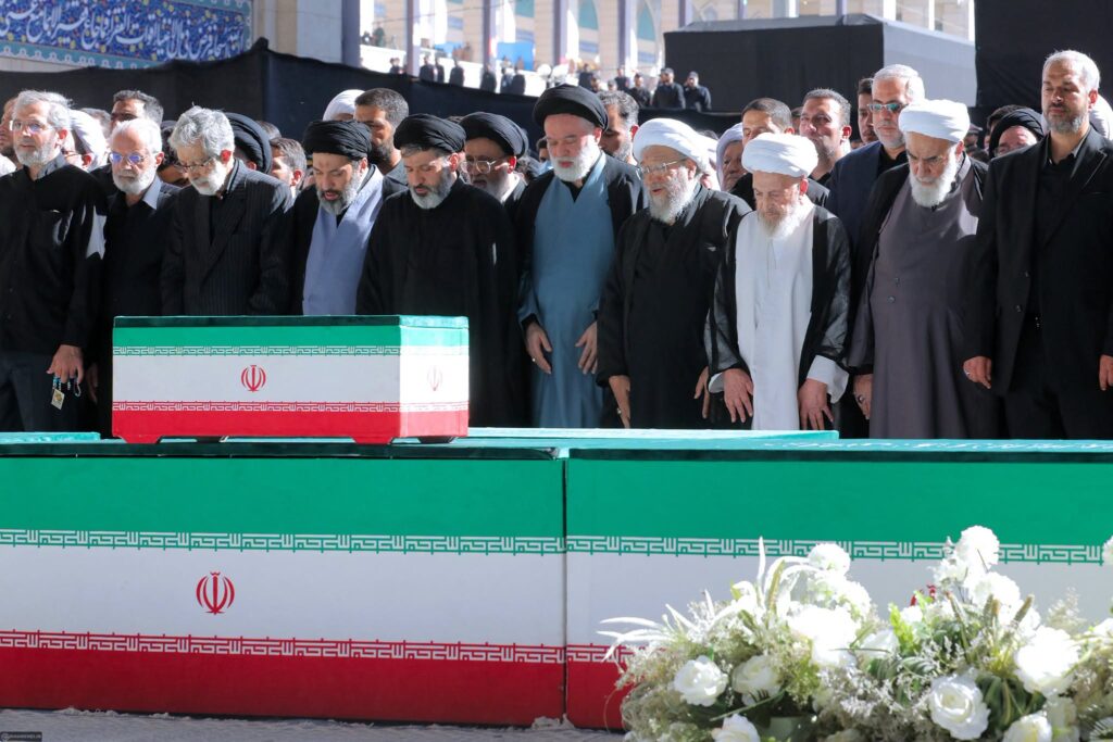 Duqeymo socday tan iyo dhammaadkii Febraayo 2026 illaa bishii June horraanteedii ayay Mareykanka iyo Israel ku qaadeen Iran, kuwaas oo ay dileen qaar badan oo ka mid ah xubnaha hoggaanka wadaadada ka taliya Iran, oo uu ku jieray hoggaamiyiihi sare Cali Khamenei, saraakiil amni iyo wasiiro. Duqeymo socday tan iyo dhammaadkii Febraayo 2026 illaa bishii June horraanteedii ayay Mareykanka iyo Israel ku qaadeen Iran, kuwaas oo ay dileen qaar badan oo ka mid ah xubnaha hoggaanka wadaadada ka taliya Iran, oo uu ku jieray hoggaamiyiihi sare Cali Khamenei, saraakiil amni iyo wasiiro.