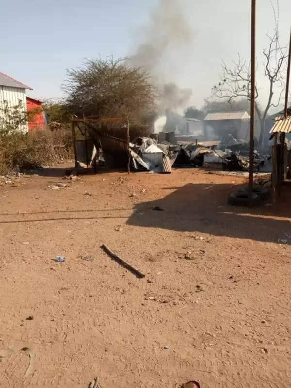 Al-Shabaab ayaa sidoo kale weeraro qaraxyo ku qaaday deegaanadan si ay cadaadis u saaraan dadka deegaanka oo ka hor yimid.