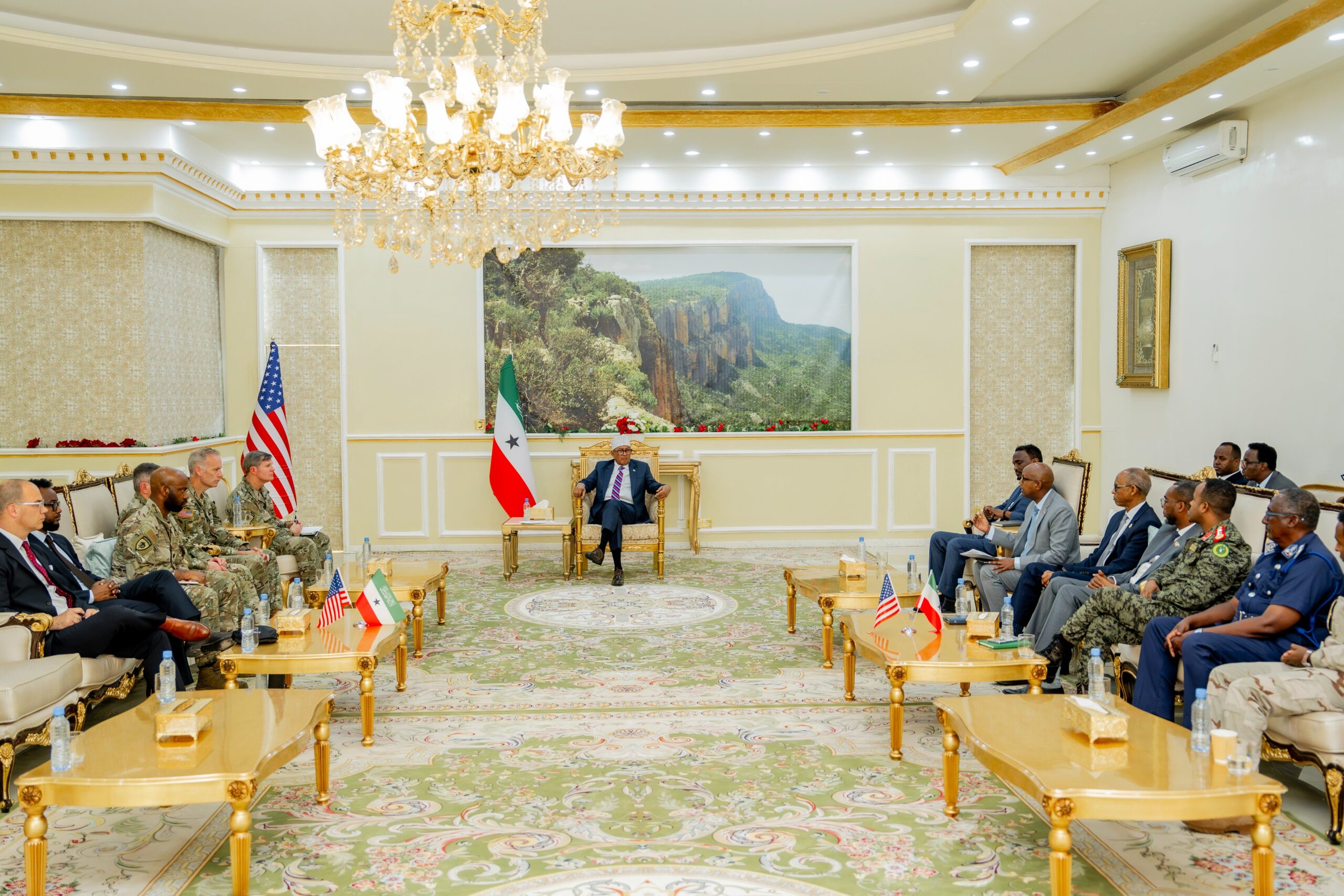 Mareykanka iyo Somaliland oo ka wada hadlay xoojinta iskaashiga amniga ee Badda Cas iyo Geeska Afrika Mareykanka iyo Somaliland oo ka wada hadlay xoojinta iskaashiga amniga ee Badda Cas iyo Geeska Afrika