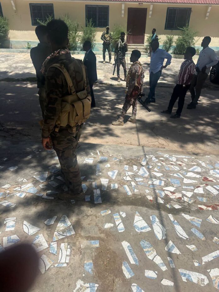 Macallin Mahdi oo u hanjabay saraakiisha Ciidanka Cirka ee ku sugan Afisyooni