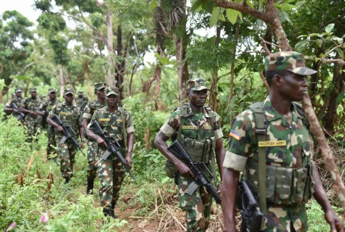 Madaxweynaha Nigeria oo oggolaaday in la kordhiyo mushaarka ciidanka milateriga ee dalkaas